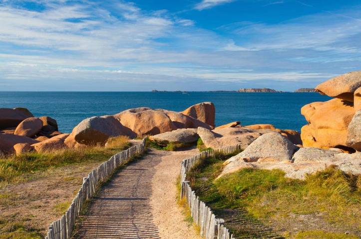 Hôtel pour 2 personnes, avec terrasse, animaux acceptés dans Plage De Saint Guirec Ploumanac H - 2