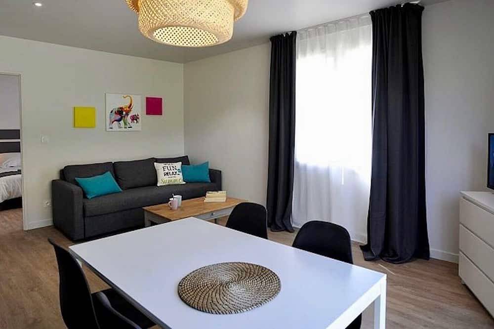 Entire apartment, Apartment - Charm And Comfort - With Terrace In Residence In Quiet Jonzac in Jonzac, Jonzac region