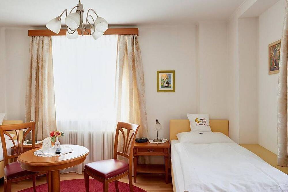 Single room, shower, Wc, 1 bedroom - Hametner with Innviertlerhaus with in Bad Hall, Hausruckviertel