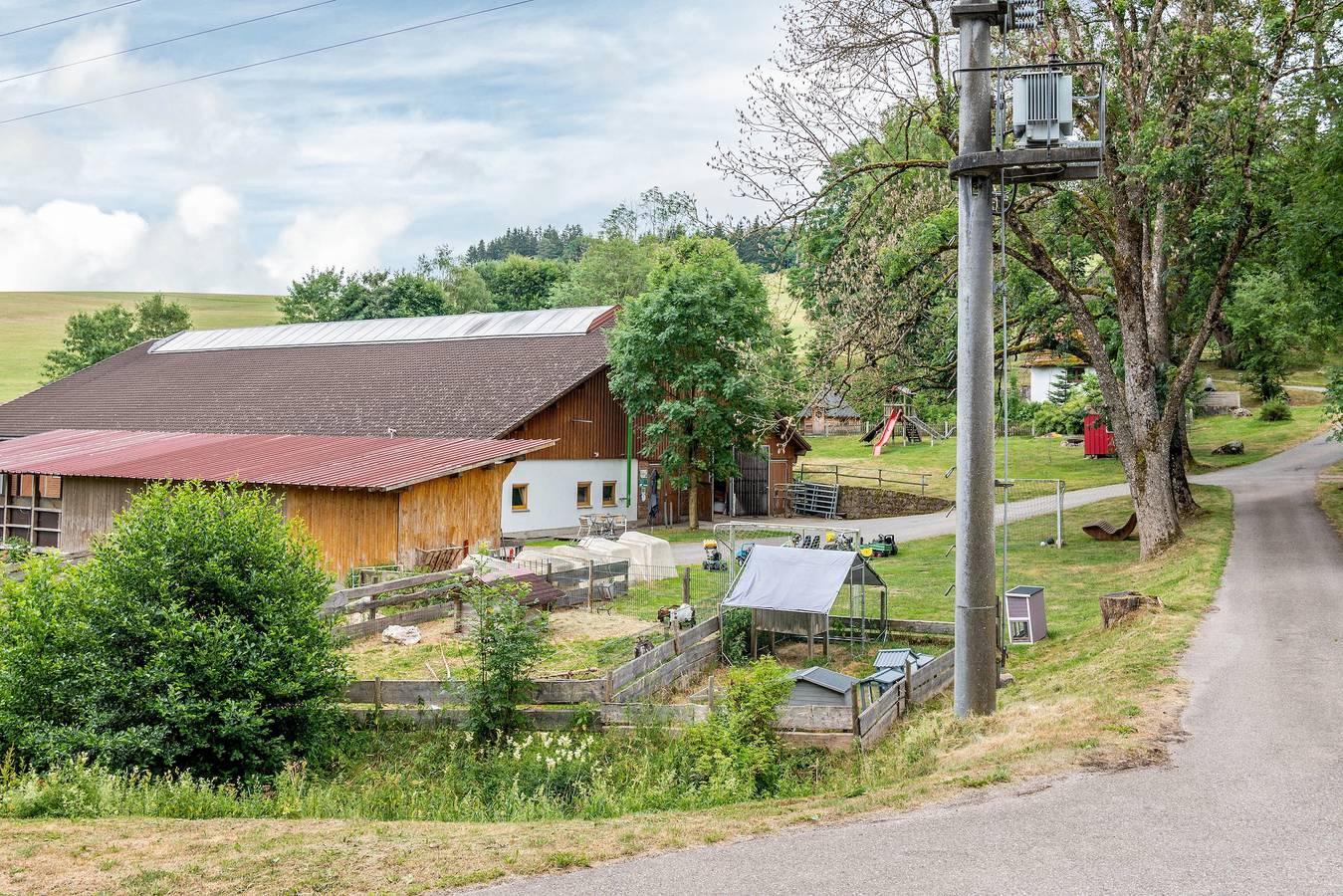 Ganze Wohnung, Apartment „Ahorn“ mit gemeinsamer Terrasse, Garten und Wlan in St. Georgen, Mittlerer Schwarzwald