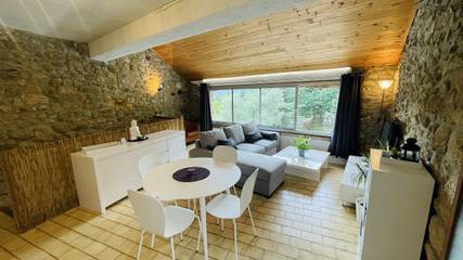 Gîte pour 4 personnes, avec terrasse ainsi que jardin et jacuzzi à Saint-Jean-du-Gard