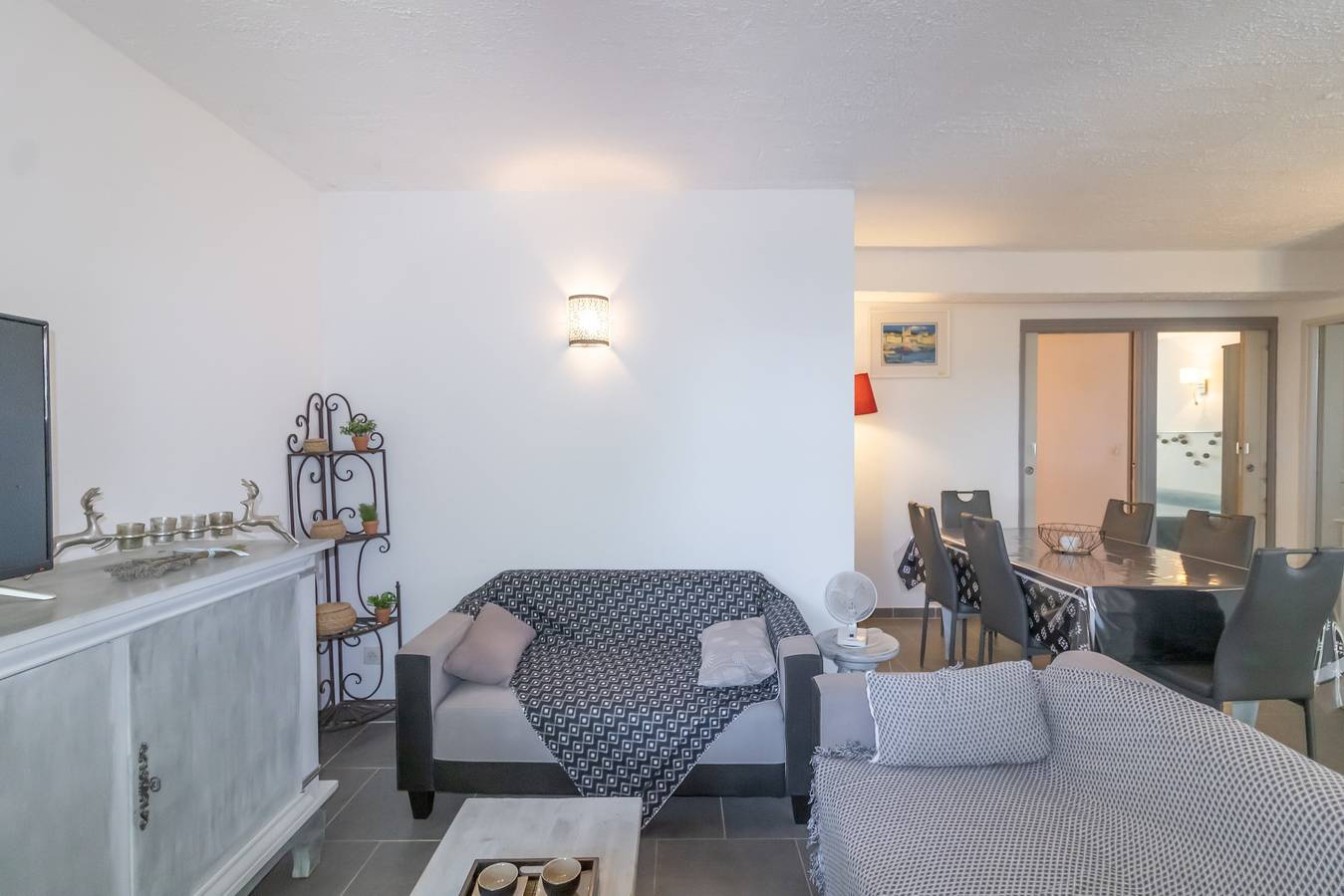 Appartement entier, Appartement 'Corse' avec balcon et Wi-Fi in Serra-di-Ferro, Région d'Ajaccio