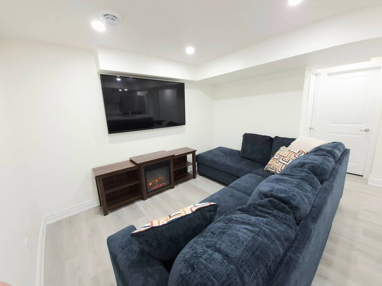 Niagara Cozy Suite - Modern 2Bed 15 min to Falls in Thorold, Niagara falls