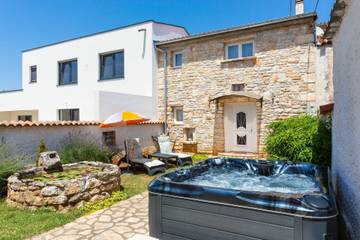 Gîte pour 4 personnes, avec jacuzzi et jardin, animaux acceptés à Loborika