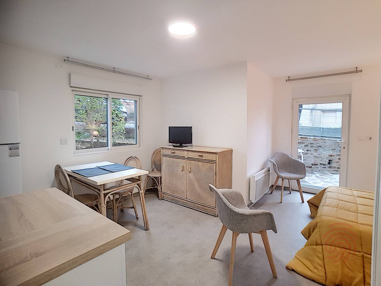 Studio entier, Studio rénové avec terrasse, proche des Thermes et du centre ville, Lamalou-les-Bains in Lamalou-les-Bains, Région de Béziers