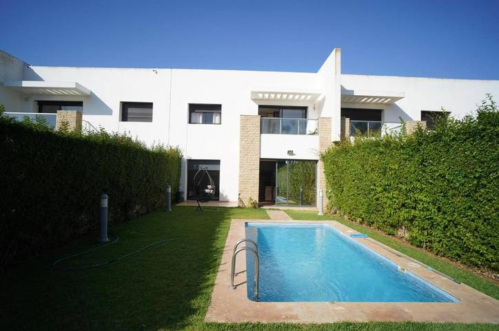 Chalet para 8 personas, con balcón y jardín además de piscina y vistas - 1