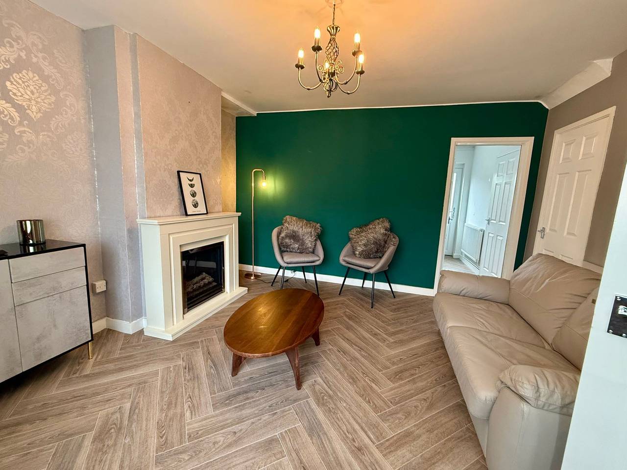 Spacious 3-Bed Contractor-Friendly with Parking in Wolverhampton in Wolverhampton, Birmingham und Umgebung