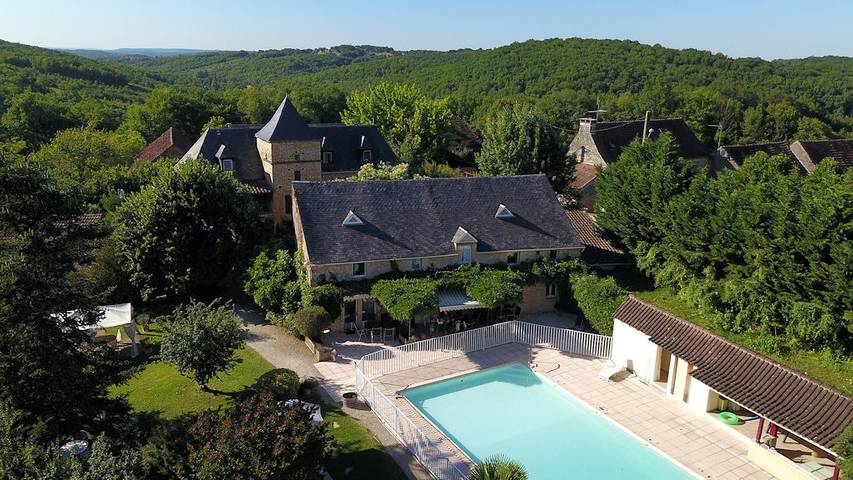Gîte pour 4 personnes, avec piscine ainsi que jardin et terrasse, animaux acceptés à Dégagnac