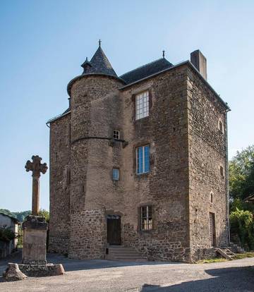 Gîte pour 4 personnes, avec vue ainsi que piscine et jardin à Auzits