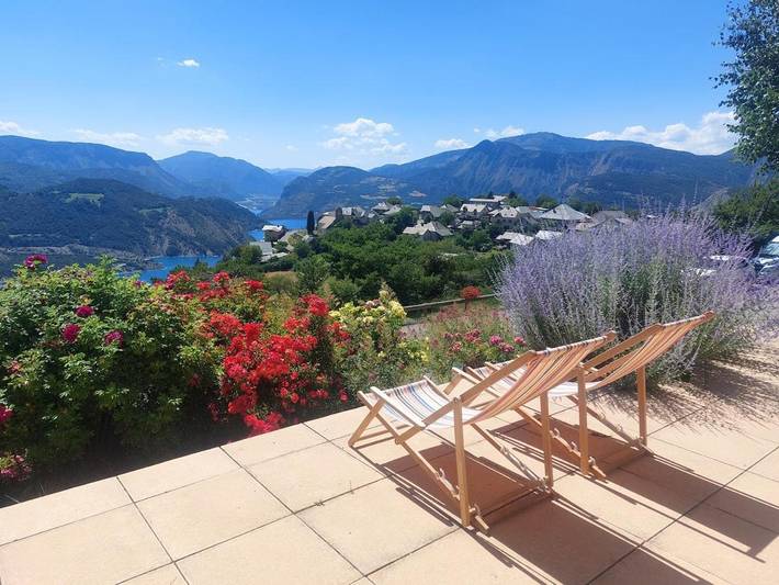 Location de vacances pour 7 personnes, avec vue et jardin à Le Sauze-du-Lac