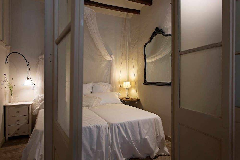 Apartamento entero, L'Esparter, con acceso a la piscina interior in Olot, Parc Natural de Zona Volcànica de la Garrotxa