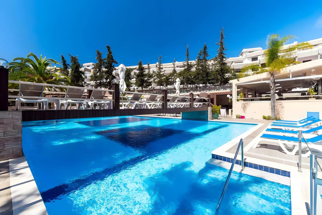 Ganzes Studio, Apartment 'Studio On Maria Luisa Beach Wifi' mit Pool, Wlan & Klimaanlage in Albufeira, Faro Distrikt