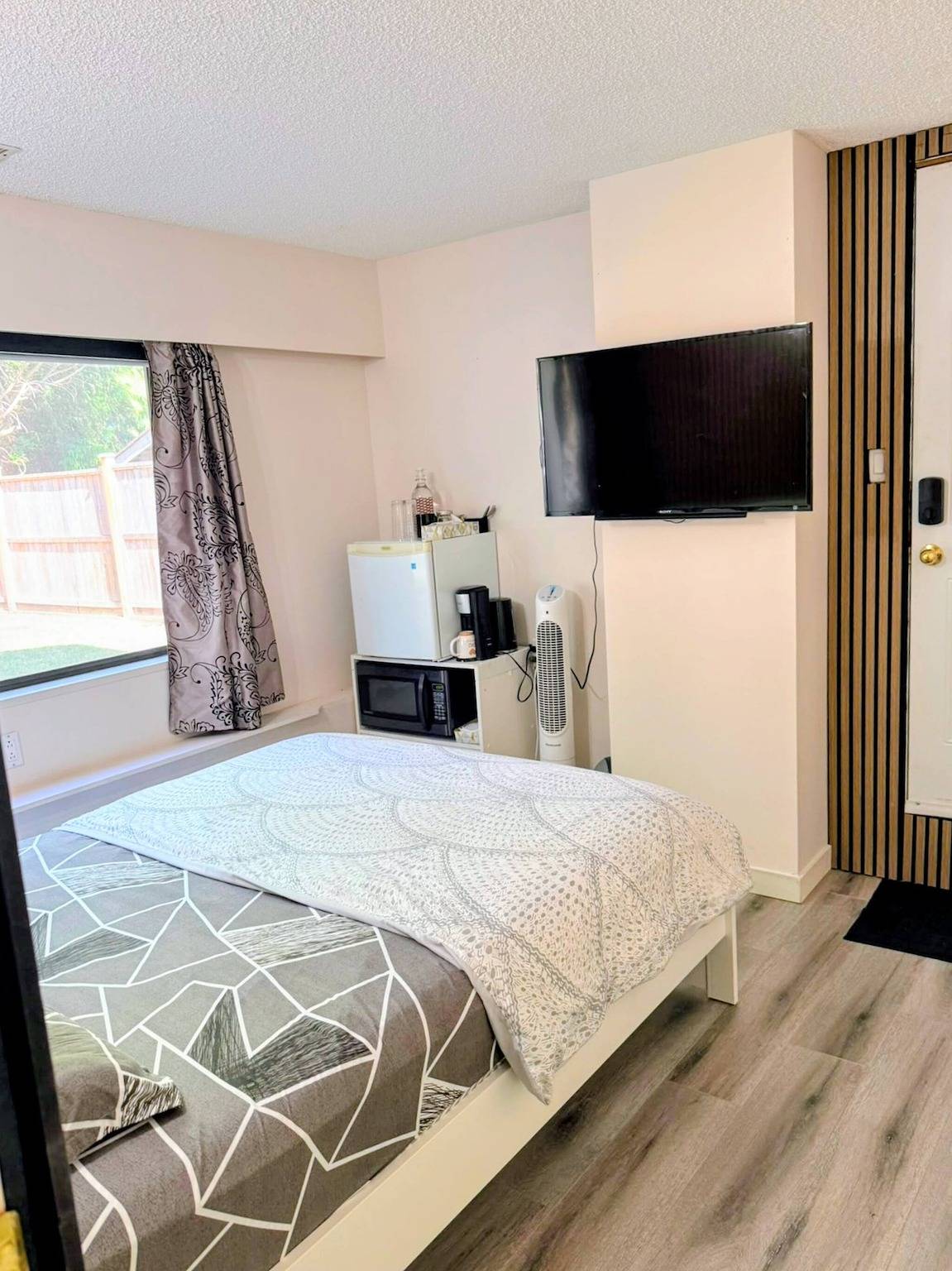 Habitación privada con entrada propia y registro automático in Δ, Columbia Británica