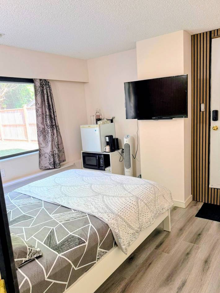 Acogedora habitación privada, baño adjunto, entrada propia, registro flexible in Δ, Columbia Británica