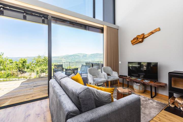 Chalet 'Casas Dos Jarros' mit Bergblick und privatem Jacuzzi in Terras de Bouro, Braga Distrikt