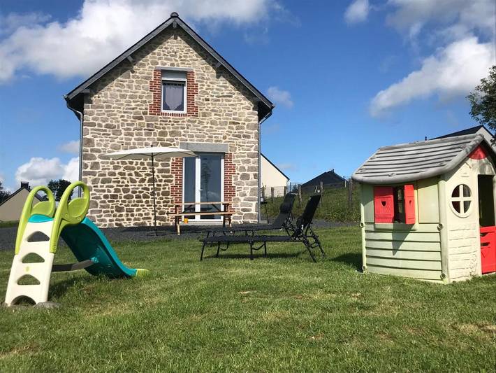 Location de vacances pour 6 personnes, avec jardin à Sainte-Cécile (Manche)