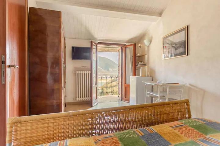 Location de vacances pour 6 personnes, avec vue sur le lac ainsi que vue et balcon à Castel di Tora