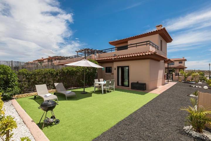 Chalet para 4 personas, con jardín y vistas además de piscina y piscina para niños, Se admiten mascotas en Fuerteventura - 2