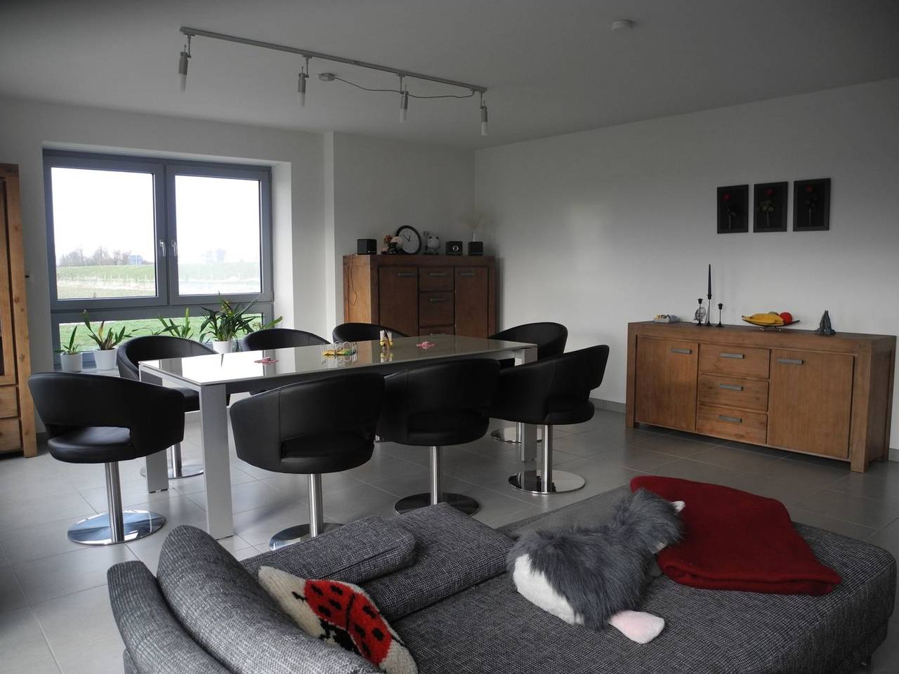 Geräumiges Ferienhaus mit Garten und Weitblick in Oesterdeichstrich, Dithmarschen