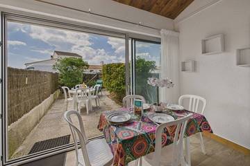 Gîte pour 5 personnes, avec jardin dans Le Rocher