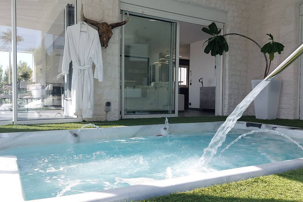 Villa Massilia 14 pers with private pool and jacuzzi - Heights Marseille 15eme in Marseille, Marseille region