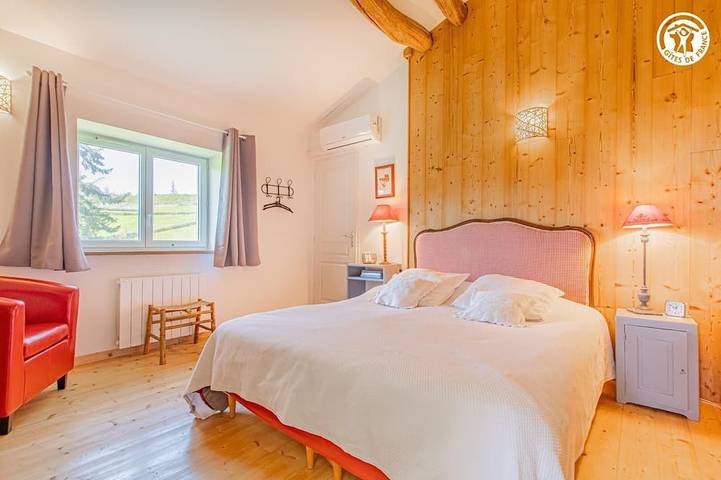 Location de vacances pour 5 personnes, avec terrasse et jardin à Montagny-sur-Grosne - 2