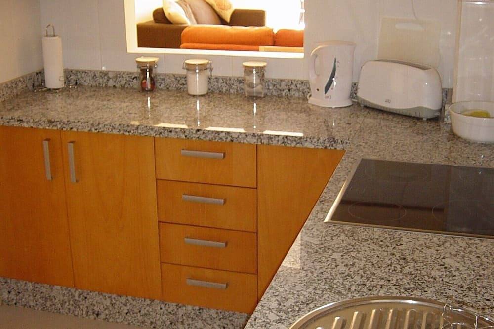 Apartamento entero, Spacious modern apartment with large terrace and private pool, long & short lets in Playa Serena (Roquetas de Mar), Roquetas de Mar