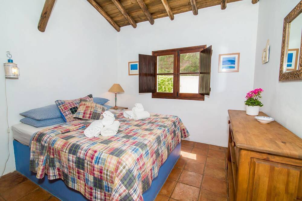 Casa da Aldeia - sleeps up to 10 in Bordeira, Naturpark Südwest-Alentejo und Costa Vicentina