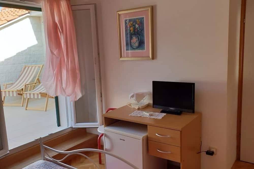 Room in Bol with Terrace, Air condition, Wifi, Washing machine (3416-6) in Bol, Brac