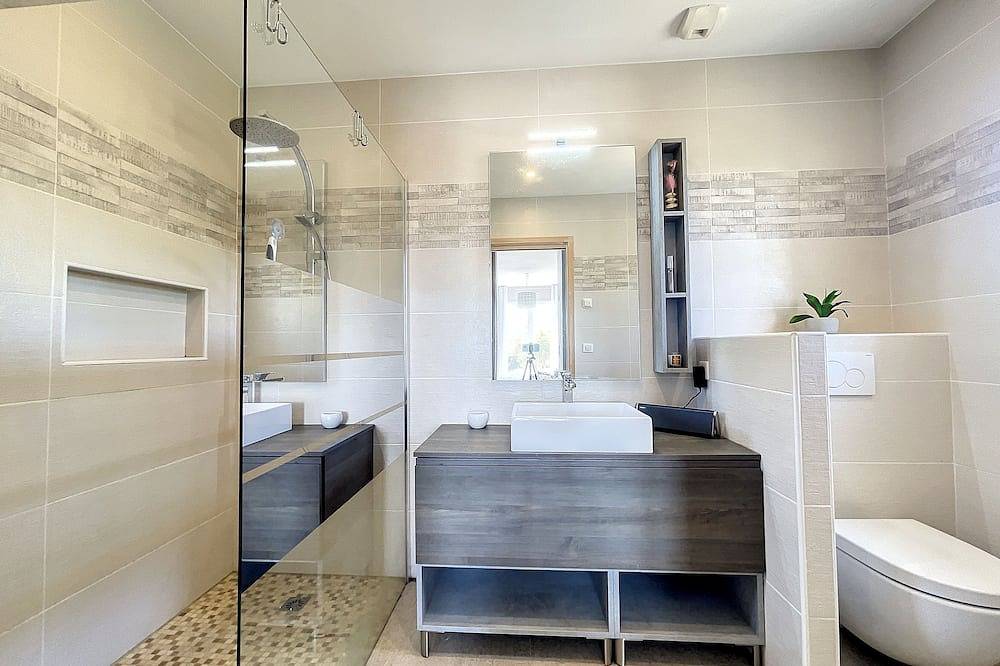 Quiet 4-bedroom villa 140m2. Pool + Garden 3000m2 in Châteauneuf-Grasse, Cannes region