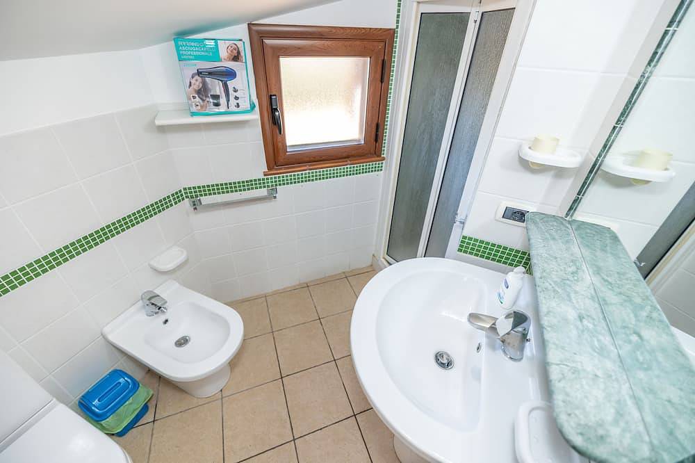 Entire apartment, Green View. Free wi-fi, private Parking space in Piana Calzata, Palermo Province