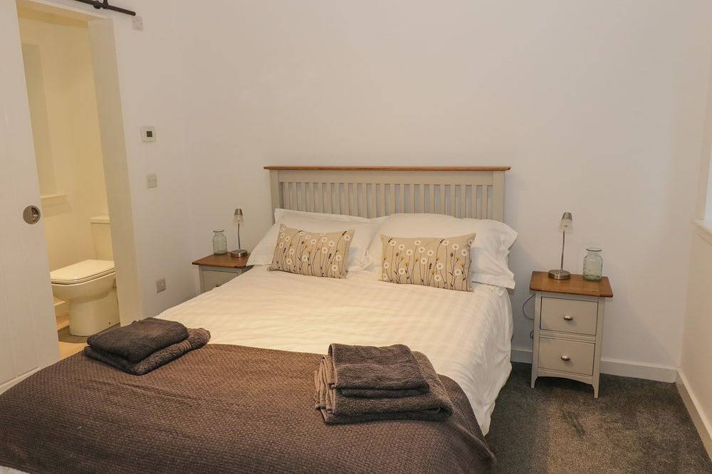 Dunaivon Cottage, family friendly, with a garden in Rhu in Argyll & Bute