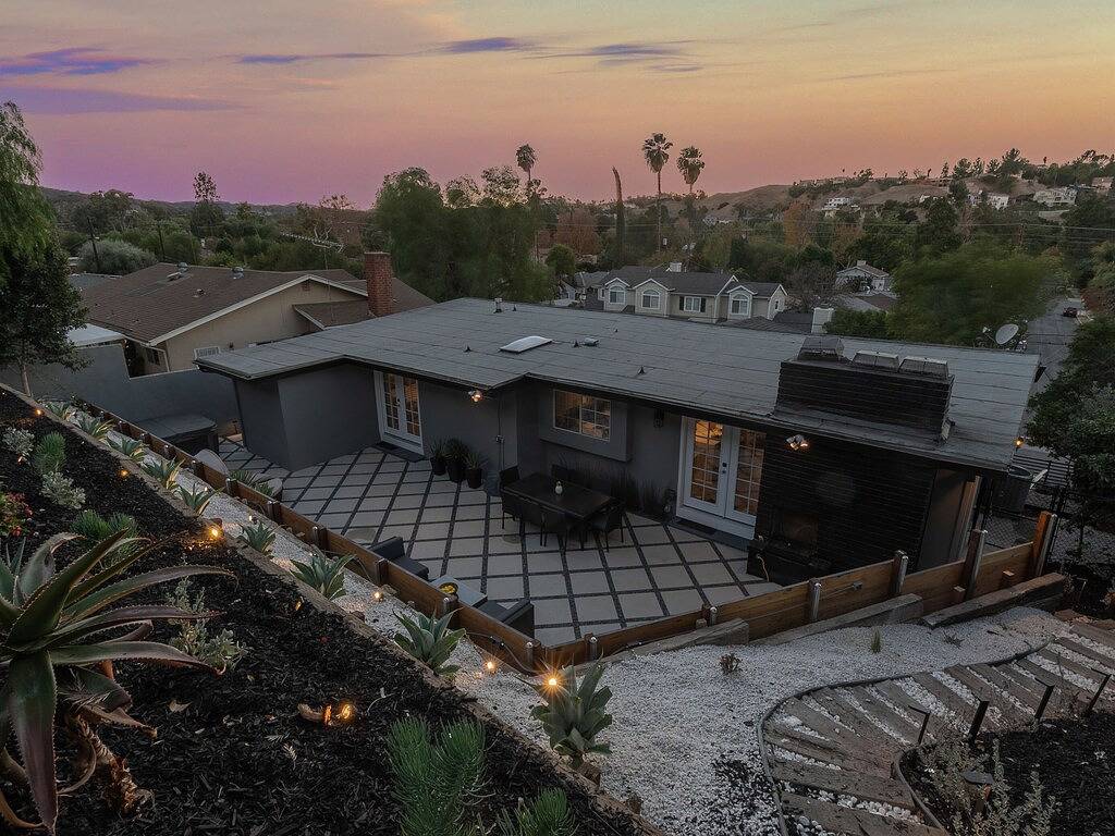 Chic Villa by Topanga Canyon - Smart Home - Hillside, Hot-Tub, Parking, Office in Los Angeles, San Fernando Valley