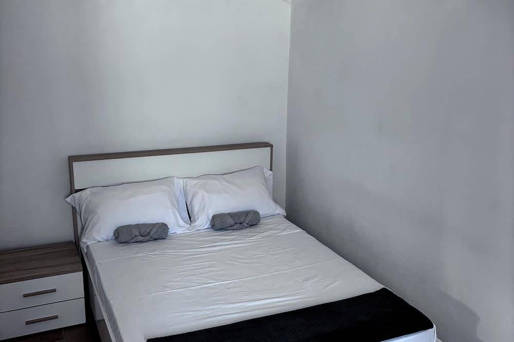 Entire apartment, Quiet apartment between sea and lake in Peymeinade, Cannes region