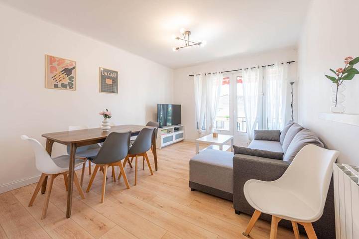 Location de vacances pour 8 personnes, avec Balcon à Cran-Gevrier