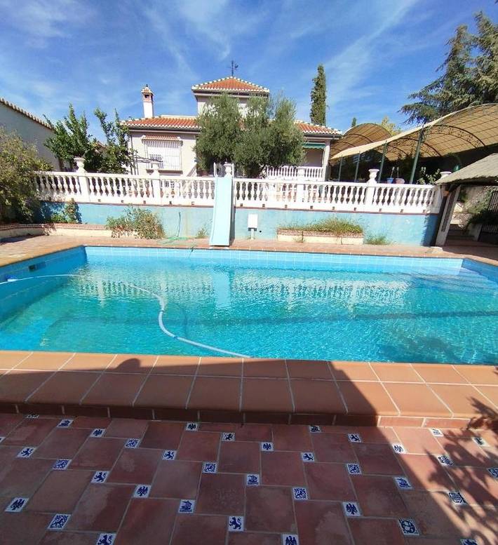 Casa de vacaciones para 10 personas, con Balcón y Terraza además de Jardín y Piscina en Ogíjares