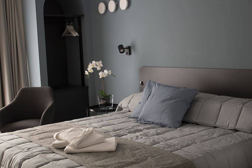 Romantic Room with Jacuzzi/hot tub, terrace and Seaview in il-Mellieha, Mellieha
