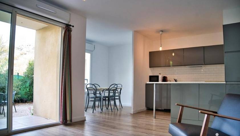 Apartamento para 2 personas, con jardín además de vistas y terraza, Se admiten mascotas en Les Angles (Gard)