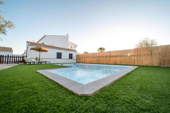 Apartamento para 22 personas, con Balcón y Terraza además de Jardín y Piscina en Hornachuelos
