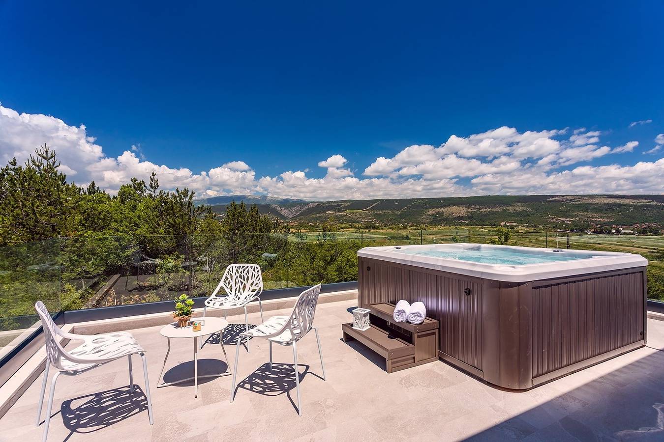 Luxusvilla Sonnenaufgang Traum mit beheiztem Pool, Whirlpool, 10000qm Grundstück in Imotski, Makarska Riviera