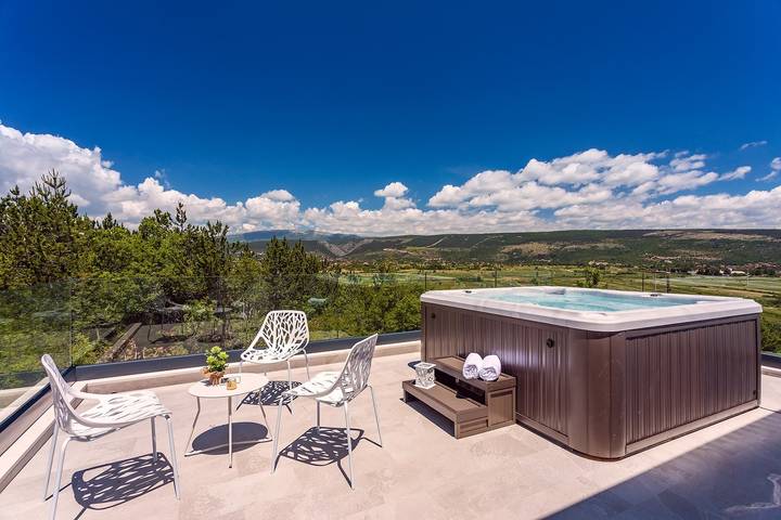 Luxusvilla Sonnenaufgang Traum mit beheiztem Pool, Whirlpool, 10000qm Grundstück in Imotski, Makarska Riviera