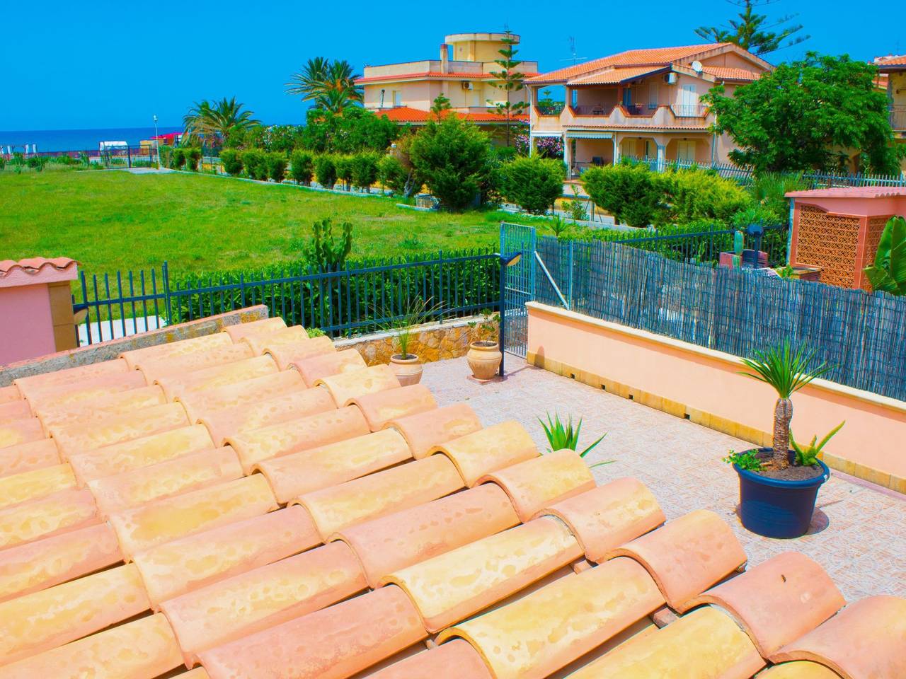 Helle mediterrane Villa mit Veranda und Garten in Campofelice di Roccella, Province de Palerme