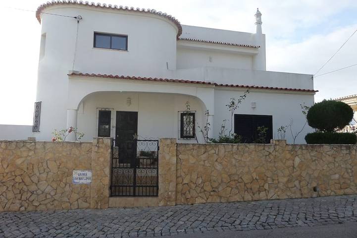 Apartamento entero, Apartamento T1 (B) junto a la playa para vacaciones in Carvoeiro, Distrito de Faro