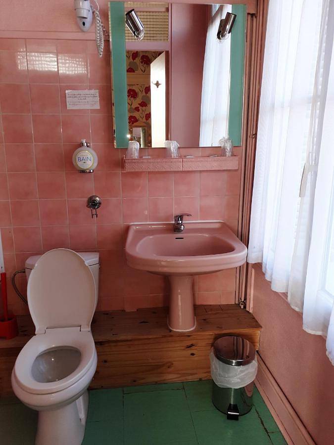 Hôtel pour 2 personnes, avec Terrasse ainsi que Jardin et Vue sur le lac à Saint-Aubin-lès-Elbeuf - 4