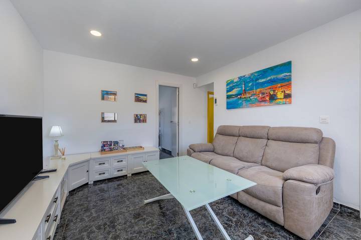 Apartamento entero, Apartamento 'Zapillo' con Wi-Fi y aire acondicionado in Playa de El Zapillo (Almería), Almería