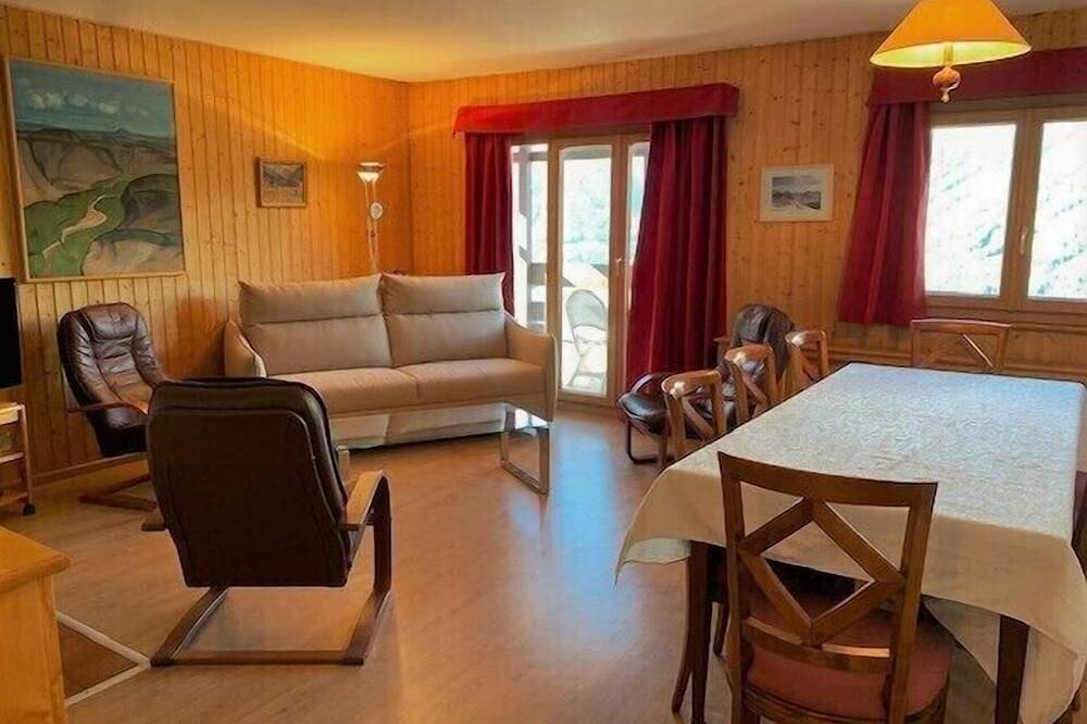 Ganze Wohnung, Aussen : Wohnung für 6 Personen, im Zentrum des Dorfes gelegen, Balkon -.Innen : ca. 120 m2, Wohnzi in Saint Luc, Anniviers