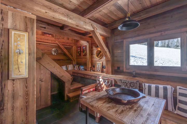 Chalet 'Mazot Des Aravis' avec vue sur la montagne, terrasse privée et jardin privé in Combloux, Pays du Mont-Blanc