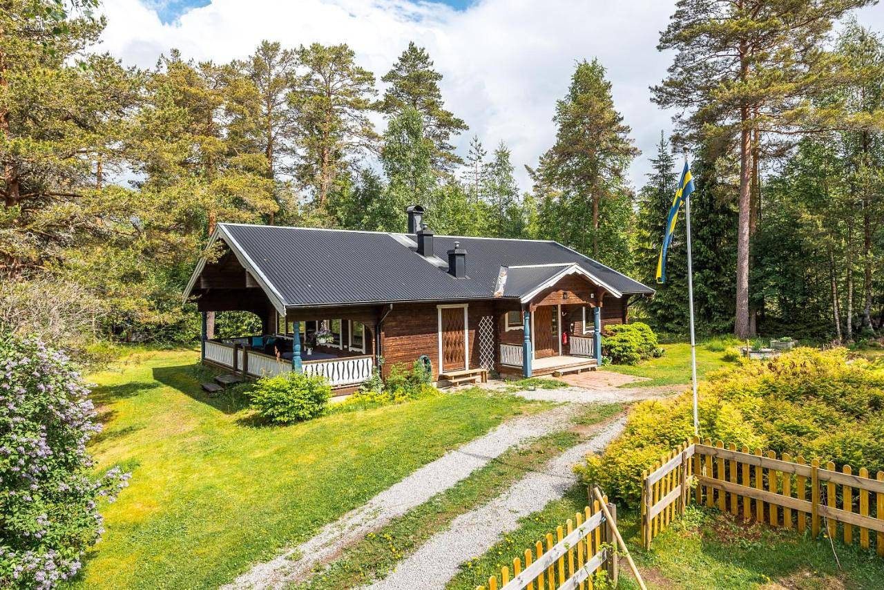Lodge för 5 Personer, med bastu samt utsikt och trädgård och sjöutsikt