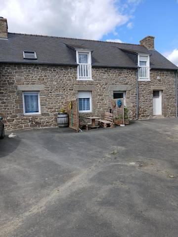 Maison d’hôte pour 3 personnes, avec vue et terrasse dans Penguily