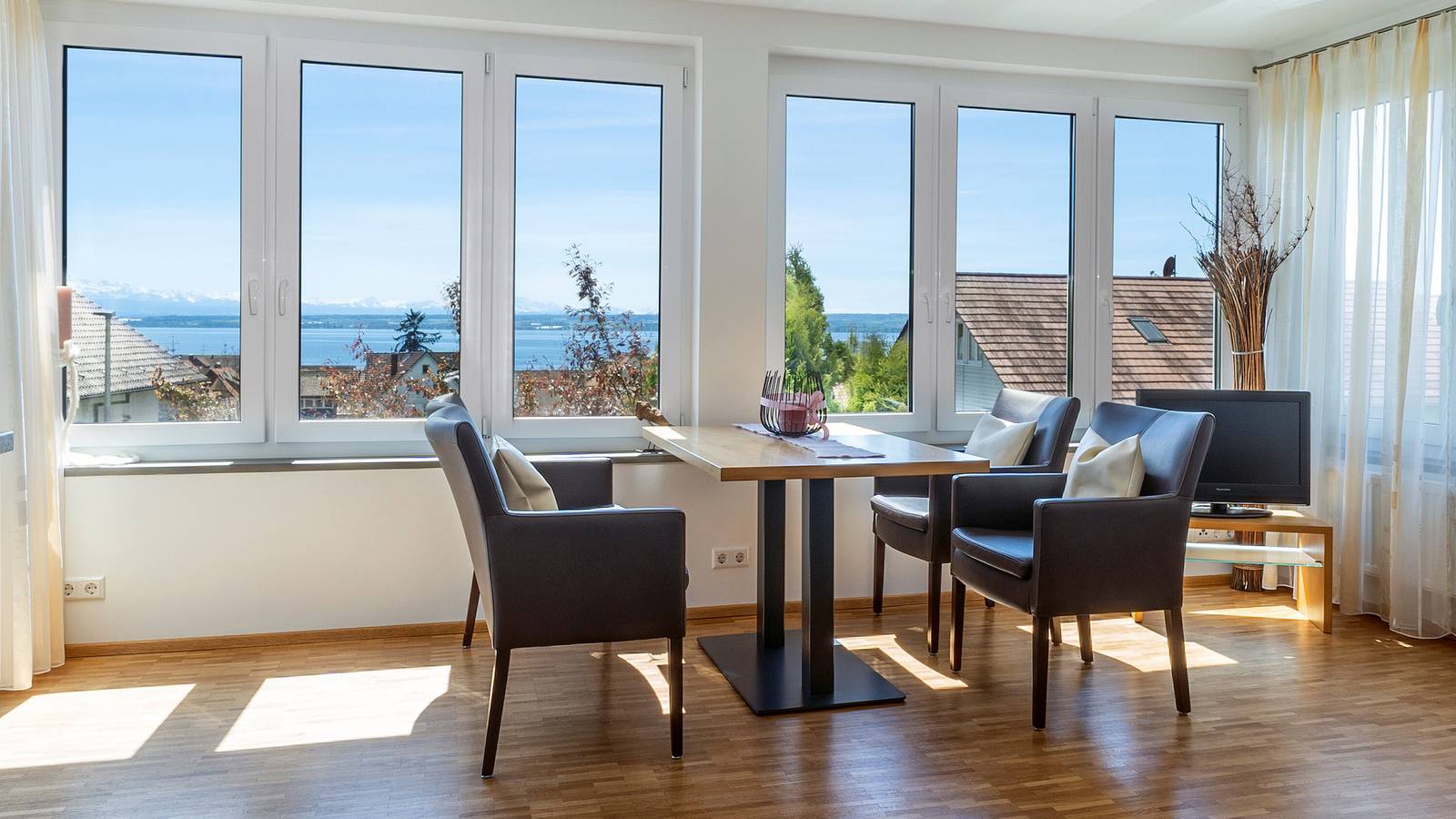 Ganze Wohnung, Ferienwohnung '101' mit Gemeinschaftsgarten, Wi-Fi und Klimaanlage in Hagnau am Bodensee, Region Bodensee-Oberschwaben